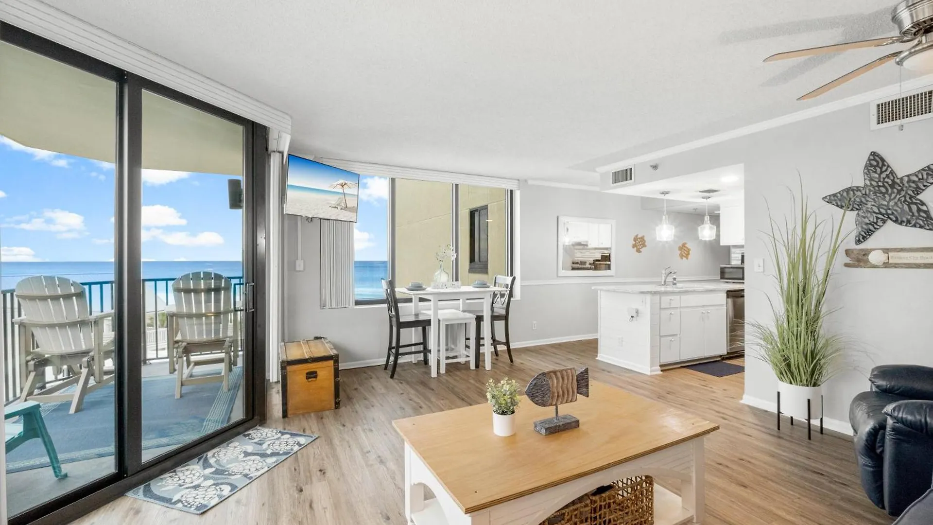 Daire Sunbird Resort! Incredible Beachfront Corner Unit! Free Beach Chairs! By Dolce Vita Getaways Pcb Panama City Beach